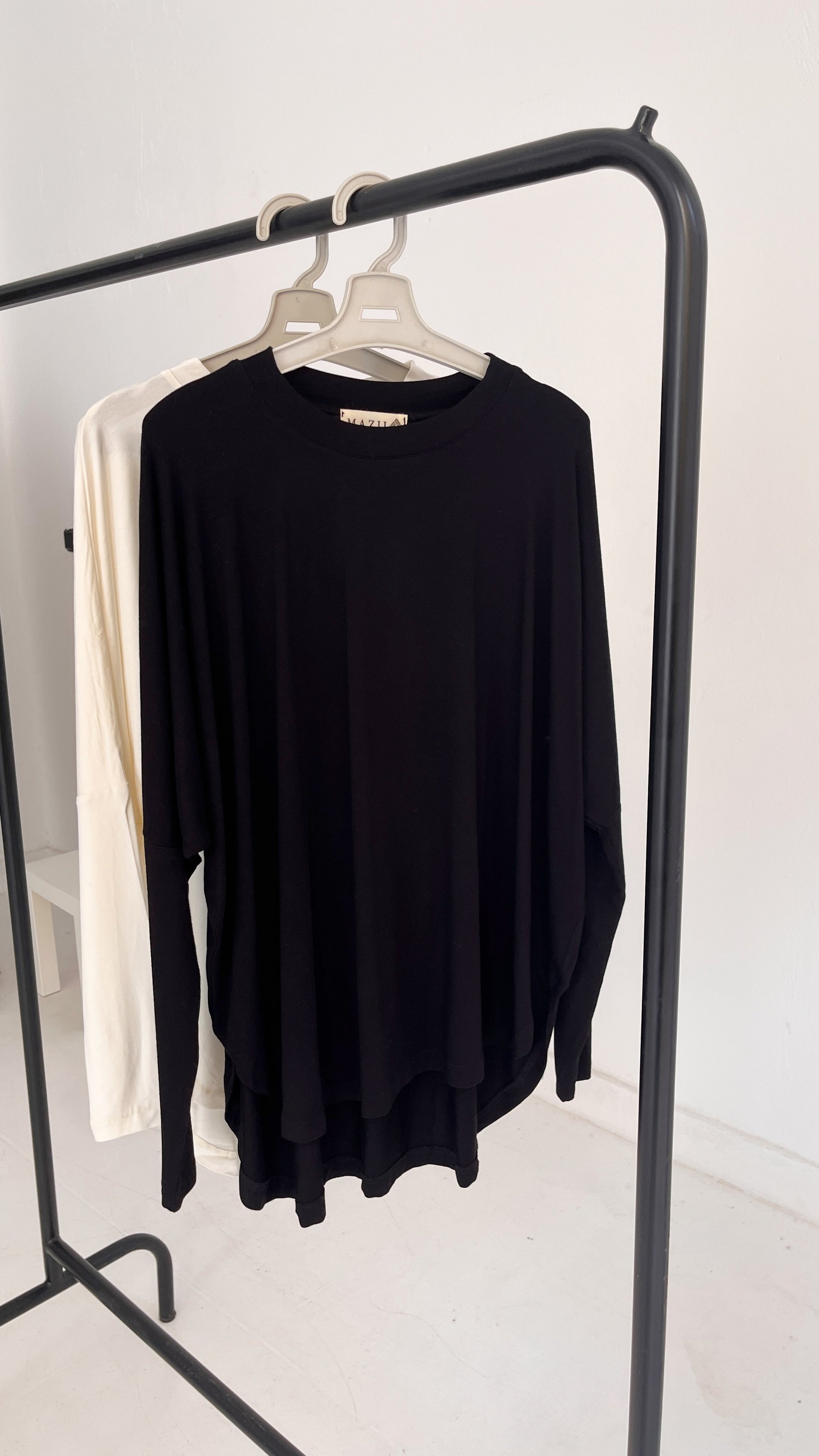 Basic Top in black